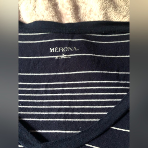 New without tags comfy tee - Picture 3 of 4